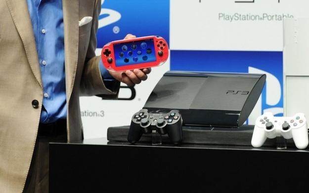 Czy obniżka ceny sprawi, że gracze chętnie będą sięgać po nową konsolkę Sony? /AFP