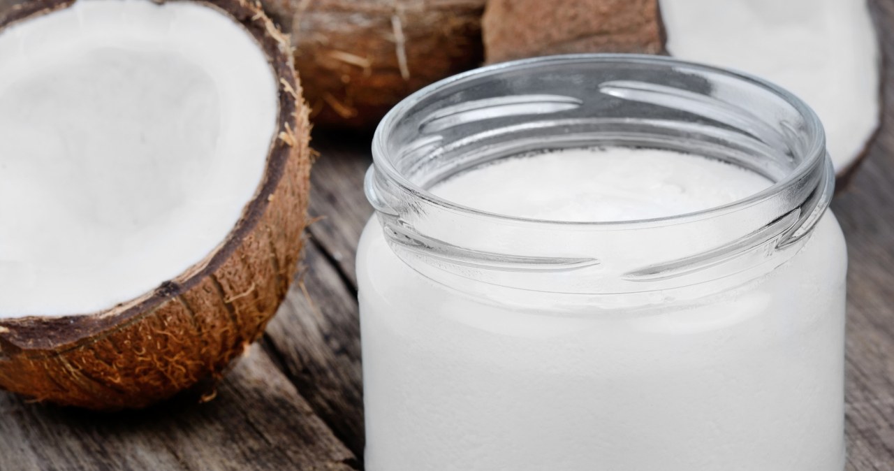 Czy olej kokosowy jest tajną bronią w walce z trądzikiem różowatym? Sprawdź, jak działa /123RF/PICSEL