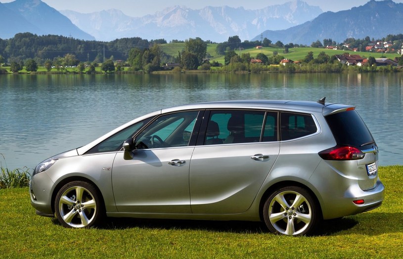 Czy Opel i Fiat też omijali przepisy dotyczące emisji spalin? /Informacja prasowa