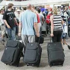 Czy "Pakiet Startowy" powstrzyma młodych przed emigracją? Fot.: Mirek Noworyta /Agencja SE/East News