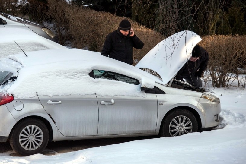 Czy paliwa E10 i B7 mogą powodować problemy z rozruchem zimą? /Tadeusz Koniarz /Reporter
