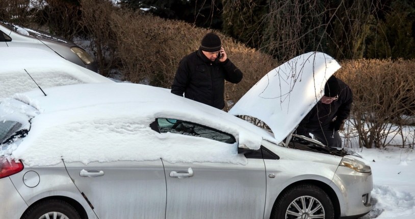 Czy paliwa E10 i B7 mogą powodować problemy z rozruchem zimą? /Tadeusz Koniarz /Reporter