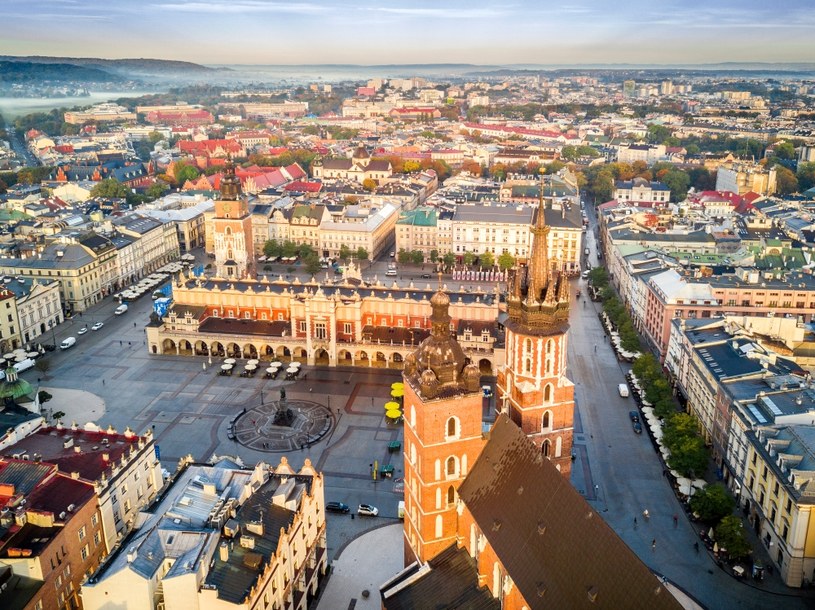 Czy pandemia odwróci proces powrotu do centrów miast? Na zdjęciu Rynek w Krakowie /123RF/PICSEL