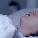 Czy paraliż senny jest niebezpieczny dla życia? Skąd bierze się to zaburzenie?