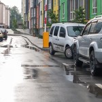 Czy parkowanie “pod prąd” jest dozwolone? Kierowcy wpadają w pułapkę