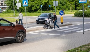 Czy pieszy ma pierwszeństwo na przejściu z wysepką? To podchwytliwe pytanie