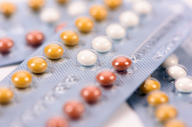 Czy pigułki antykoncepcyjne chronią płuca zażywających je kobiet? /123RF/PICSEL