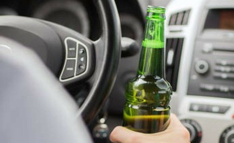 Czy po piwie bezalkoholowym można prowadzić samochód? /Value Stock Images /East News