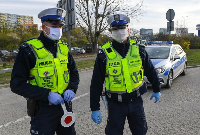 Czy pojawi się kolejne wykroczenie, za które policja będzie zabierać prawo jazdy? /Paweł Skraba /Reporter