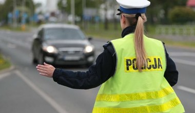 Czy policja może mierzyć prędkość zza krzaka? Kiedyś nie, a teraz?