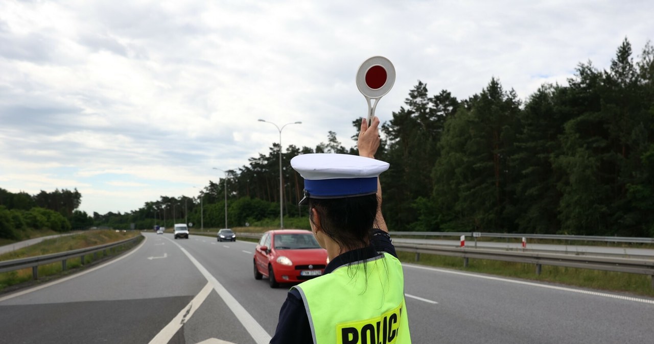 Czy policja może prowadzić wyrywkowe kontrole kierowców? /PIOTR JEDZURA/REPORTER /East News