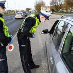 Czy policjant może zatrzymać kierowcę bez powodu? Nie, ale tak