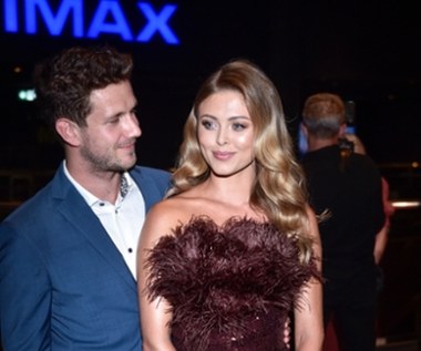 Czy popularny aktor wreszcie pójdzie do ołtarza? "Do tej pory ślub brałem tylko w filmie lub serialu. Te doświadczenia są dla mnie zawsze bardzo cenne i przygotowują mnie na przyszłość. Nie można jednak porównywać tego, co gram w filmach, z moim prywatnym życiem. Wszystko, co wiąże się ze ślubem, z weselem, towarzyszącymi im emocjami, to coś o czym powstają filmy, książki, piosenki" - mówi Antoni Królikowski. 

(AKPA)