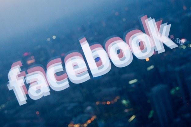 Czy posiadanie konta na Facebooku jest oznaką zdrowia psychicznego? /AFP