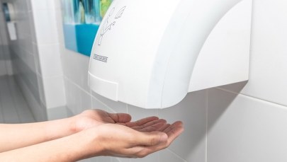 Czy powinniśmy używać suszarek do rąk?