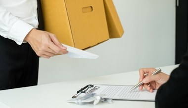 Czy pracownik musi podpisać wypowiedzenie umowy o pracę?