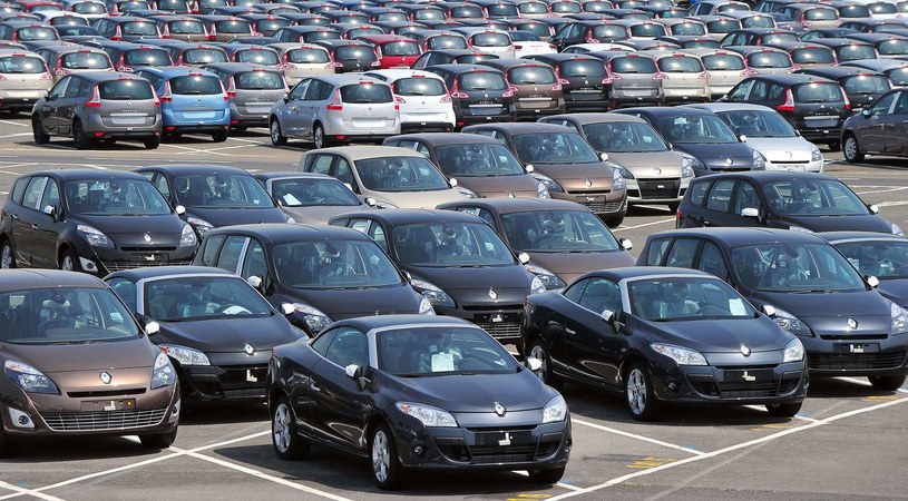 Czy producenci samochodów będą zmuszeni do zakończenia produkcji diesli? /AFP