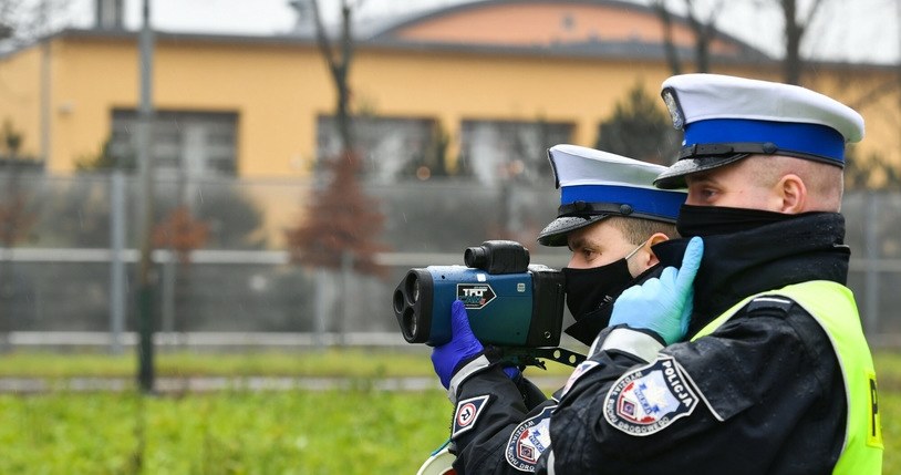 Czy przekroczenie prędkości do 10 km/h jest dozwolone? /Artur Baranowski / Agencja SE /East News