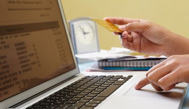 Czy przelew można zatrzymać? Zależy komu i jak płacisz