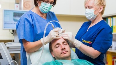 Czy przeszczepione włosy już nie wypadną?