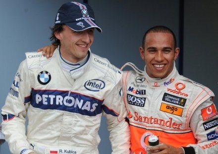 Czy Robert Kubica i Lewis Hamilton będą jeździć w jednym zespole? /AFP