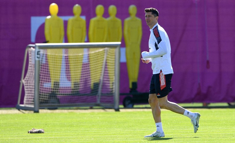 Czy Robert Lewandowski przeniesie się do Barcelony? Bayern nie ma w tym żadnego interesu /AFP