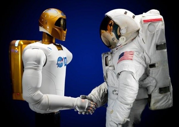 Czy Robonaut 2 to pierwszy krok w stronę stworzenia kosmicznych cyborgów? /NASA