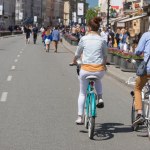 Czy rowerzyści mogą jechać ulicą obok siebie? Oto, co mówią przepisy