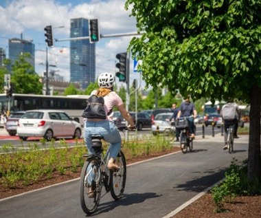 Czy rowerzyści muszą zsiadać z roweru na zebrze? Okazuje się, że nie zawsze