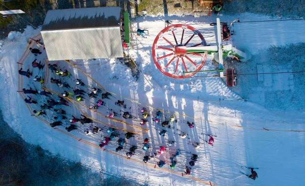 Czy rząd pomylił się, wprowadzając ograniczenia dla narciarzy? Wyjaśniamy