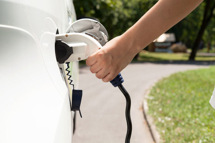 Czy samochody elektryczne całkowicie zdominują rynek motoryzacyjny? /123RF/PICSEL