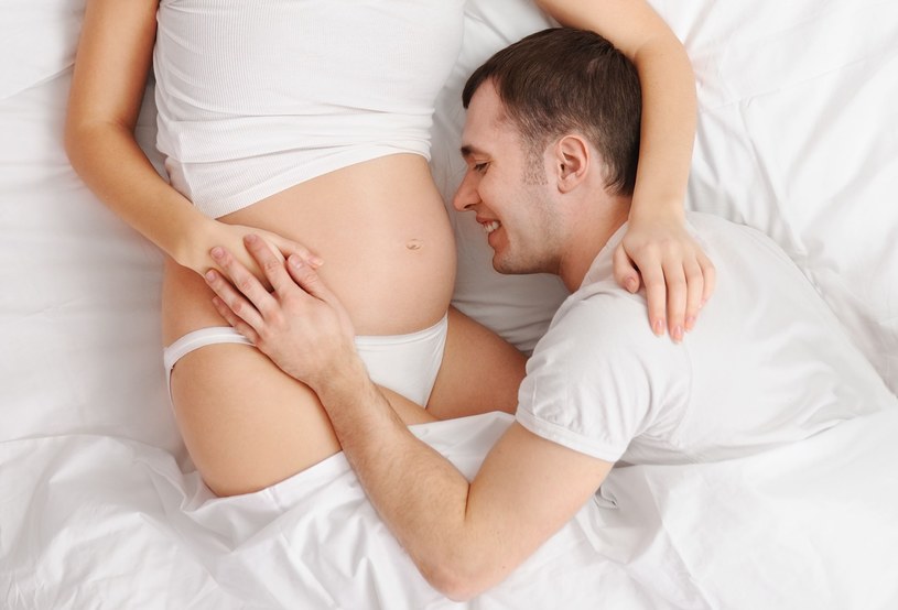 Czy seks w ciąży nie zaszkodzi dziecku? /123RF/PICSEL