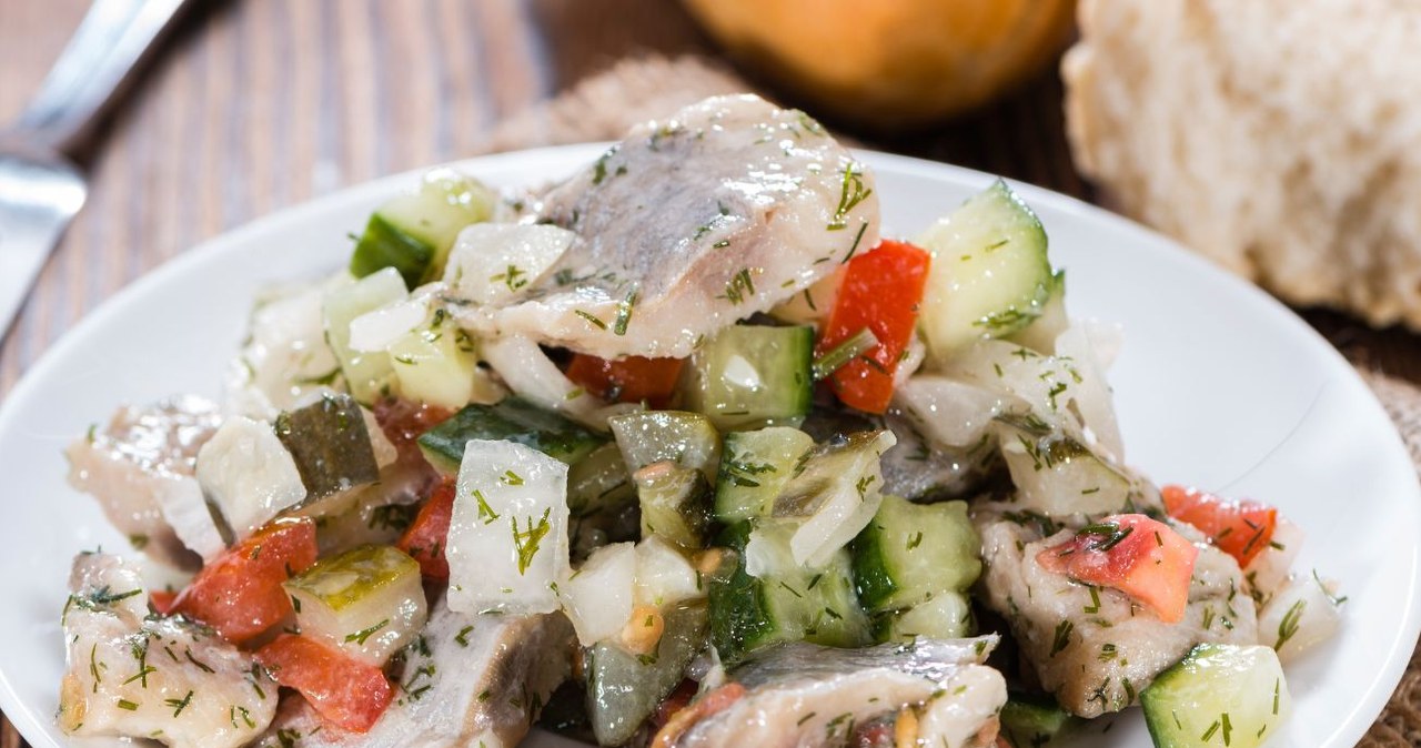 Czy śledzie są zdrowe? Kto powinien je spożywać? /handmadepictures /Canva Pro