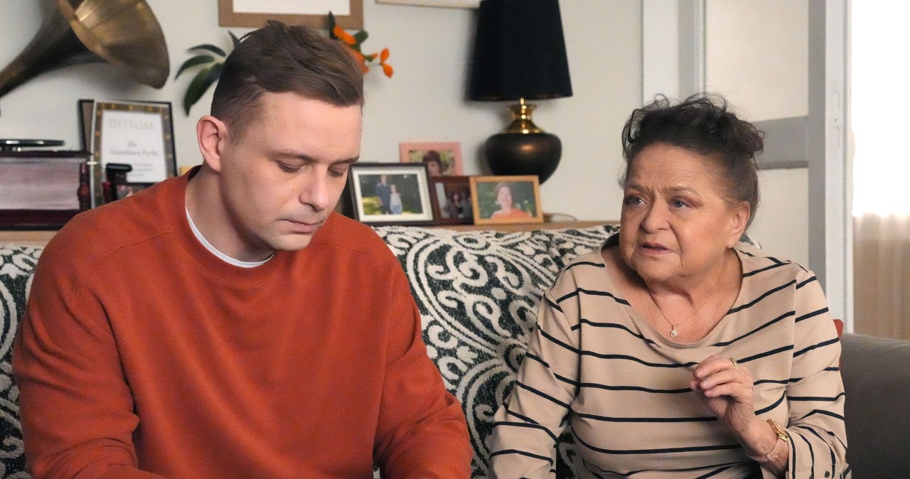 Czy słowa pani Lucynki przekonają Huberta do sprzedaży rodzinnego domu? /Źródło: AIM