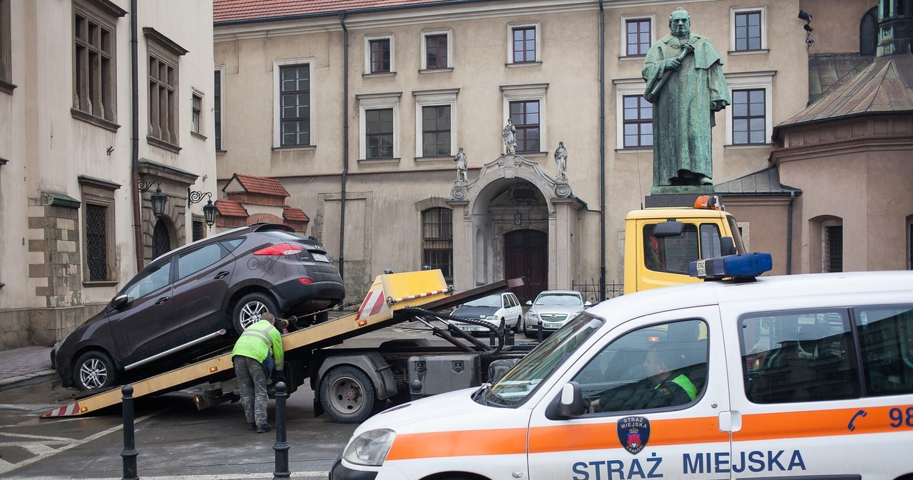 Czy stawki za odholowanie nie są zbyt wygórowane? /Szymon Blik /Reporter