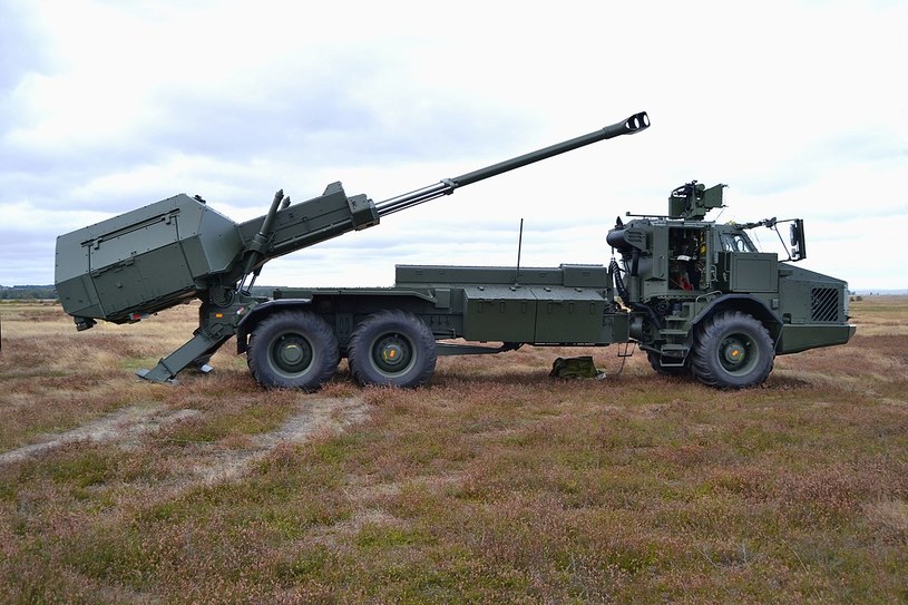 Czy Sztokholm włączy do nowego pakietu pomocy wojskowej dla Ukrainy nowoczesne haubice Archer? /Stridsvagn122/Creative Commons Attribution-Share Alike 4.0 International license /Wikipedia