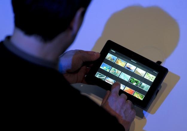 Czy tablety staną się bardziej popularne niż smartfony? /AFP