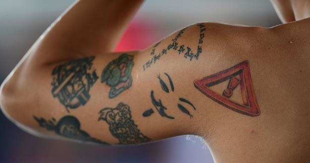Czy tatuaże to moda groźna dla zdrowia? /AFP