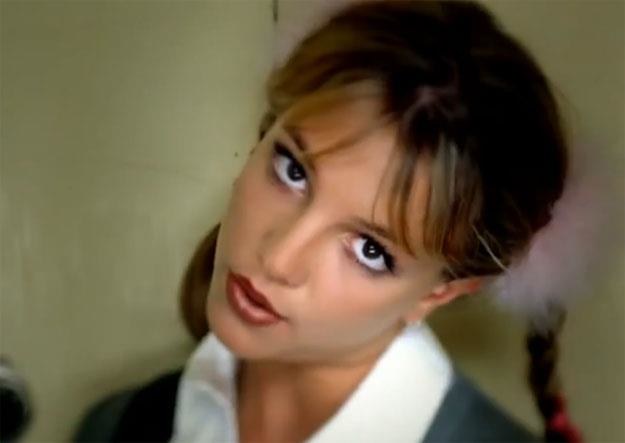 Czy te oczy mogą kłamać? Britney Spears w klipie "...Baby One More Time" /