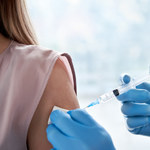 Czy tego samego dnia można przyjąć szczepionki przeciw grypie i Covid-19?