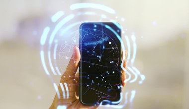 Czy telefon nas podsłuchuje? Algorytm i mikrofon w tle