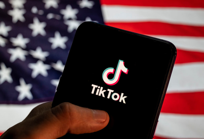 Czy TikTok zmniejsza zasięgi filmów związanych z wyborami? /Budrul Chukrut/SOPA Images/LightRocket via Getty Images /Getty Images