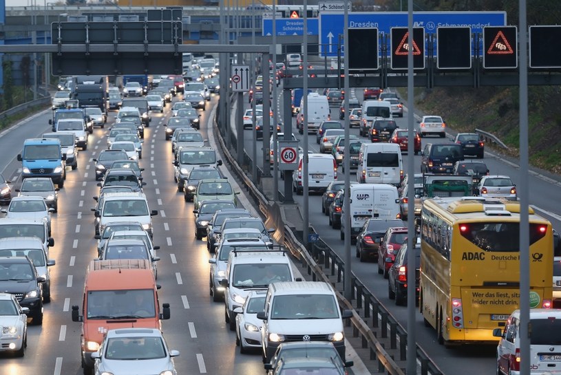 Czy to już koniec autostrad bez ograniczeń prędkości? /Getty Images