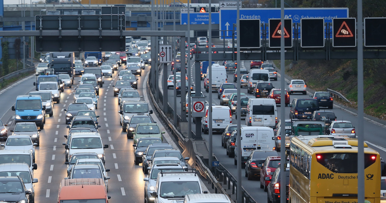 Czy to już koniec autostrad bez ograniczeń prędkości? /Getty Images