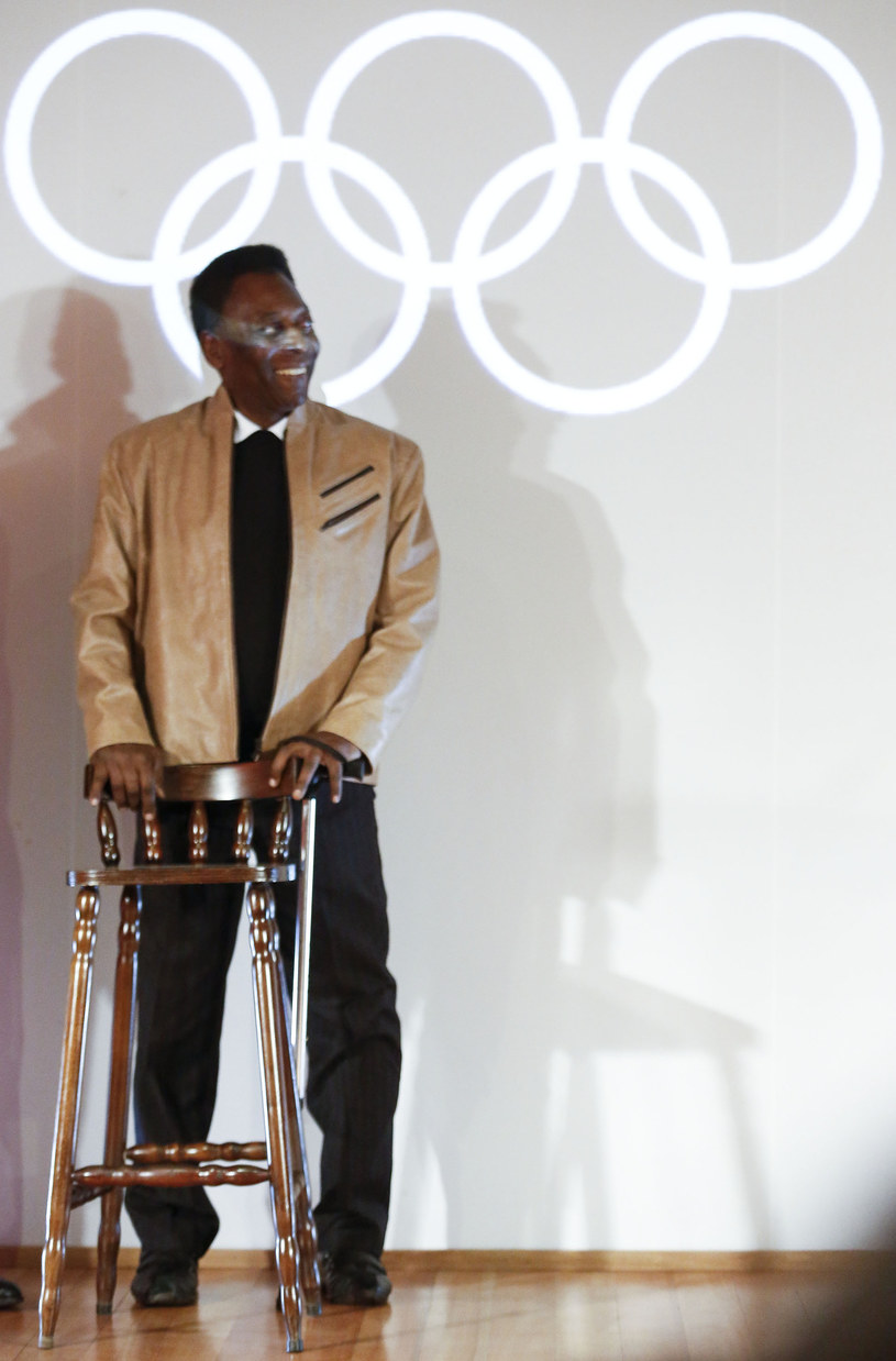 Czy to Pele zapali olimpijski znicz? /AFP