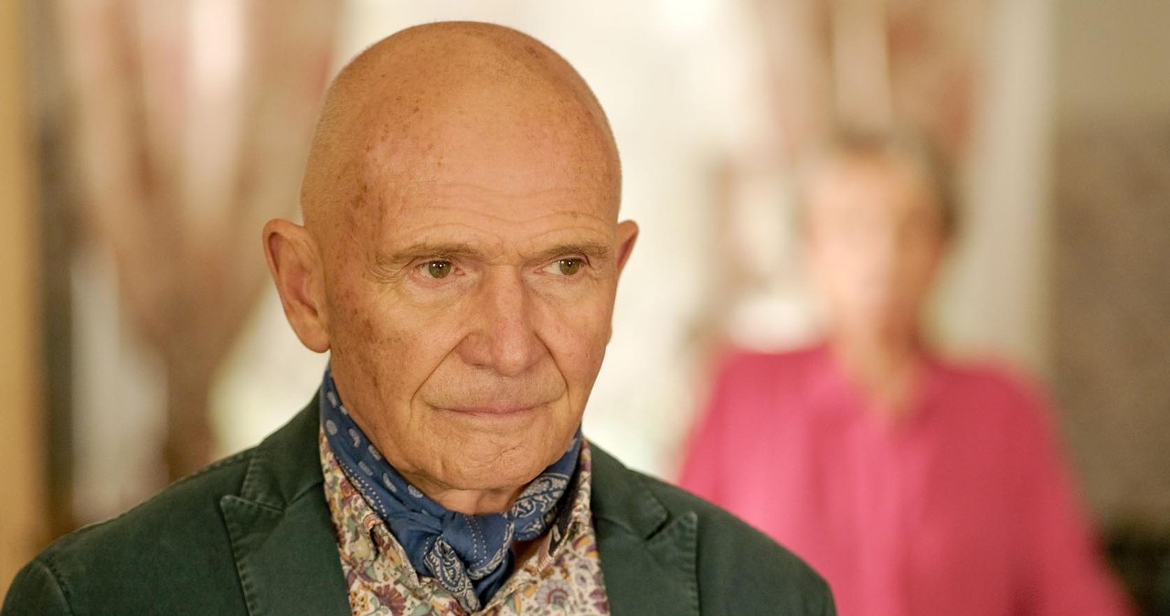 Czy Tolek przyzna, że jest zauroczony Rawiczową i ma wobec niej poważne plany? /Źródło: AIM