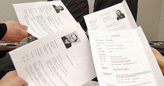 Czy tradycyjne CV przechodzi powoli do lamusa? /fot. Wojtek Kamiński /Reporter