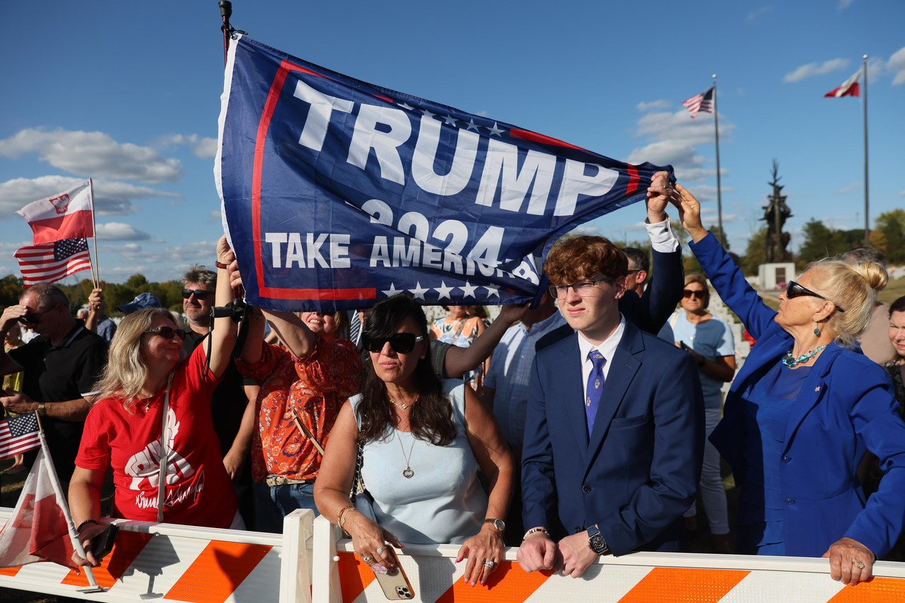 Czy Trump ruszy Polaków? Ambasada zachęca do powrotu do kraju