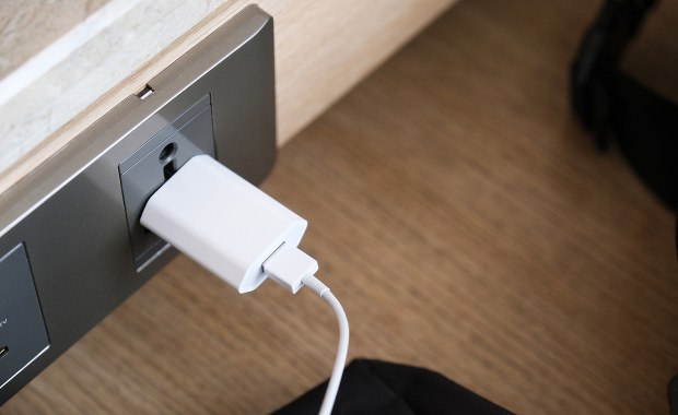 Czy Twoja ładowarka to wampir energetyczny? Odkrywamy prawdę!