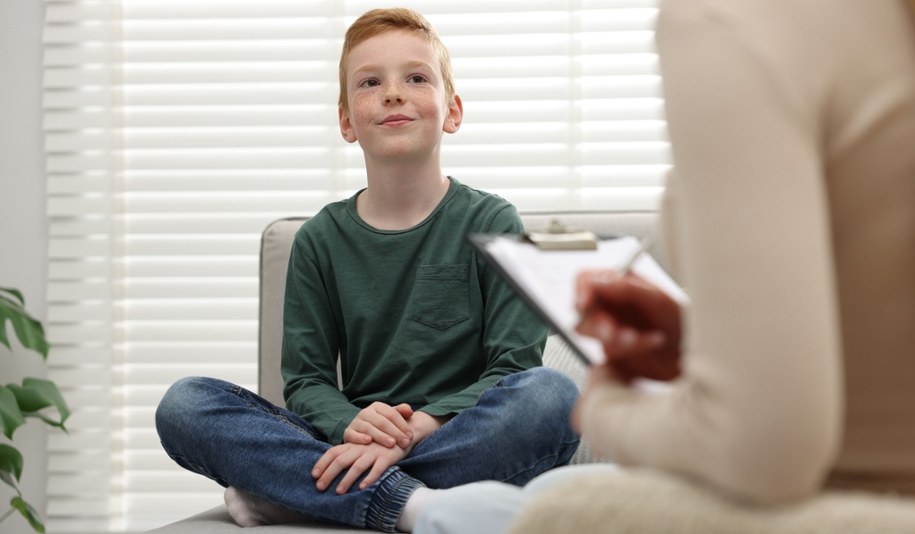 Czy Twoje dziecko potrzebuje pomocy psychologa? Oto sygnały ostrzegawcze /Shutterstock